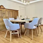 Pauline Apartment *