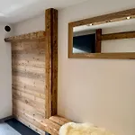 Pauline Apartment *