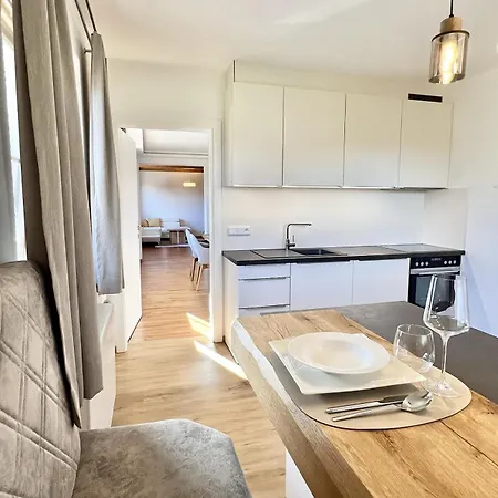 Pauline Apartment *